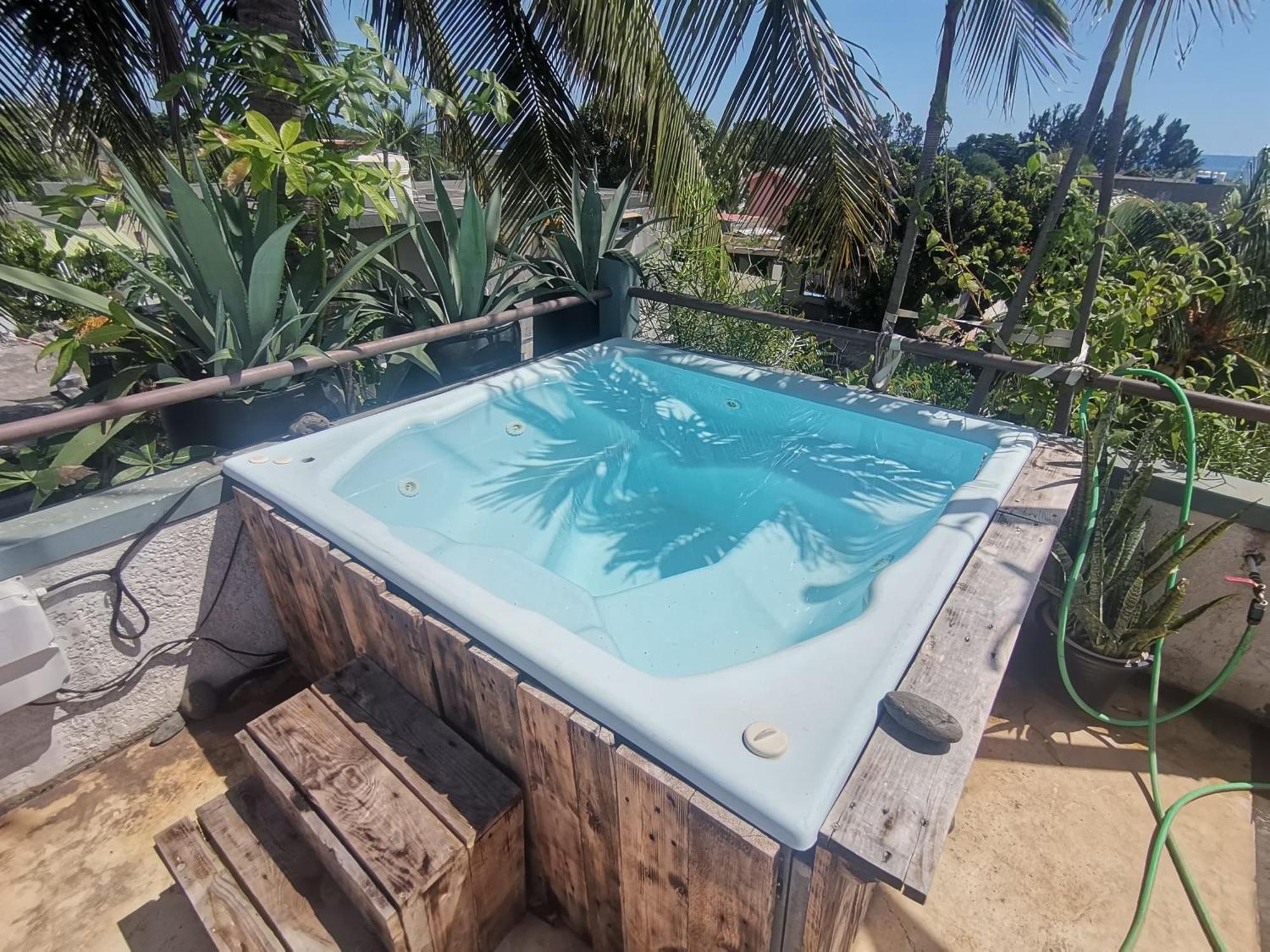 Modern Apartment/3Bedrooms/2Bathrooms/Rooftop/Jacuzzi Pointe aux Sable Esterno foto