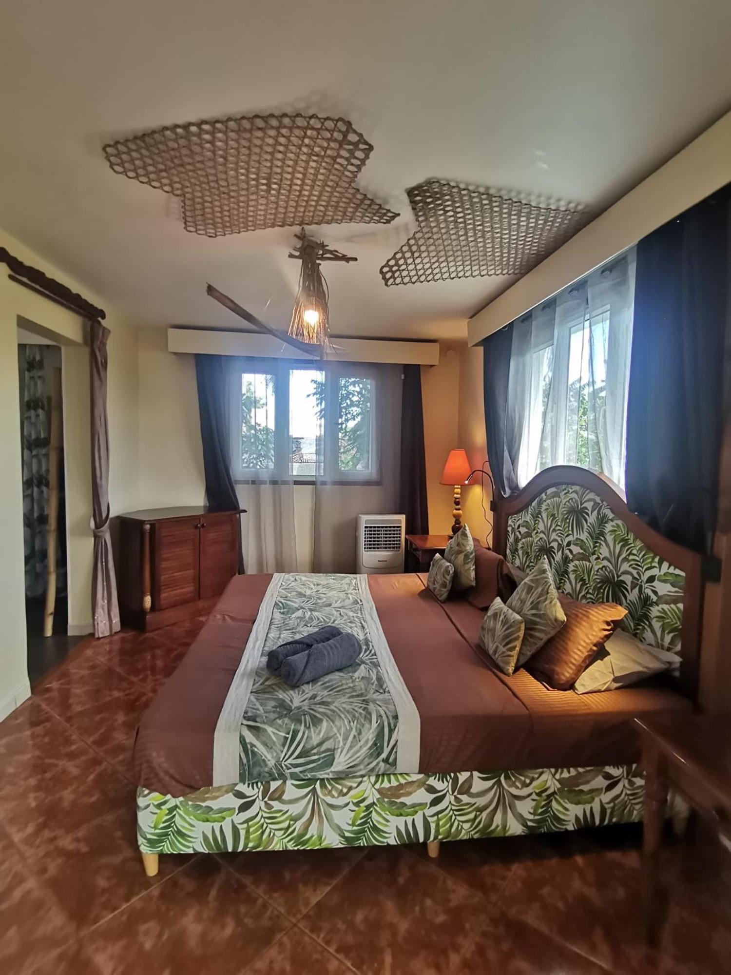 Modern Apartment/3Bedrooms/2Bathrooms/Rooftop/Jacuzzi Pointe aux Sable Esterno foto