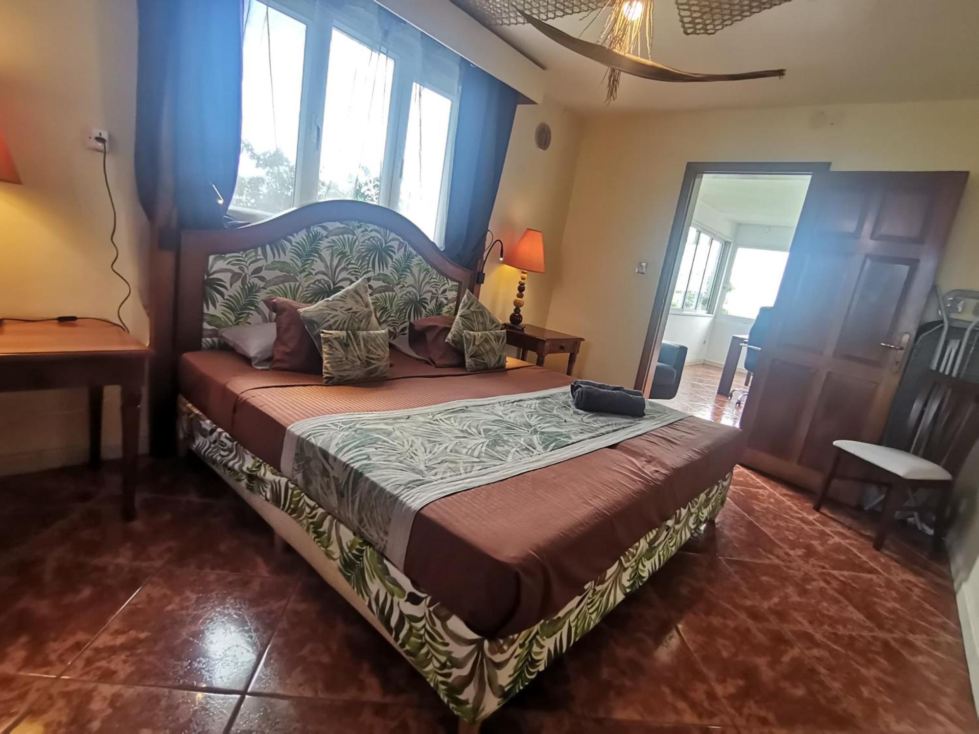 Modern Apartment/3Bedrooms/2Bathrooms/Rooftop/Jacuzzi Pointe aux Sable Esterno foto